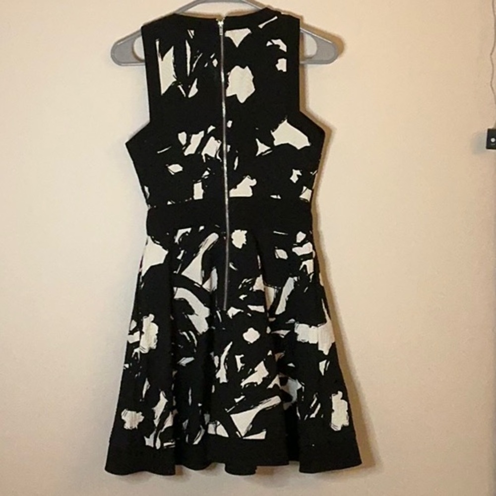 Bell Shaped dress by Banana Republic - Picture 3 of 8